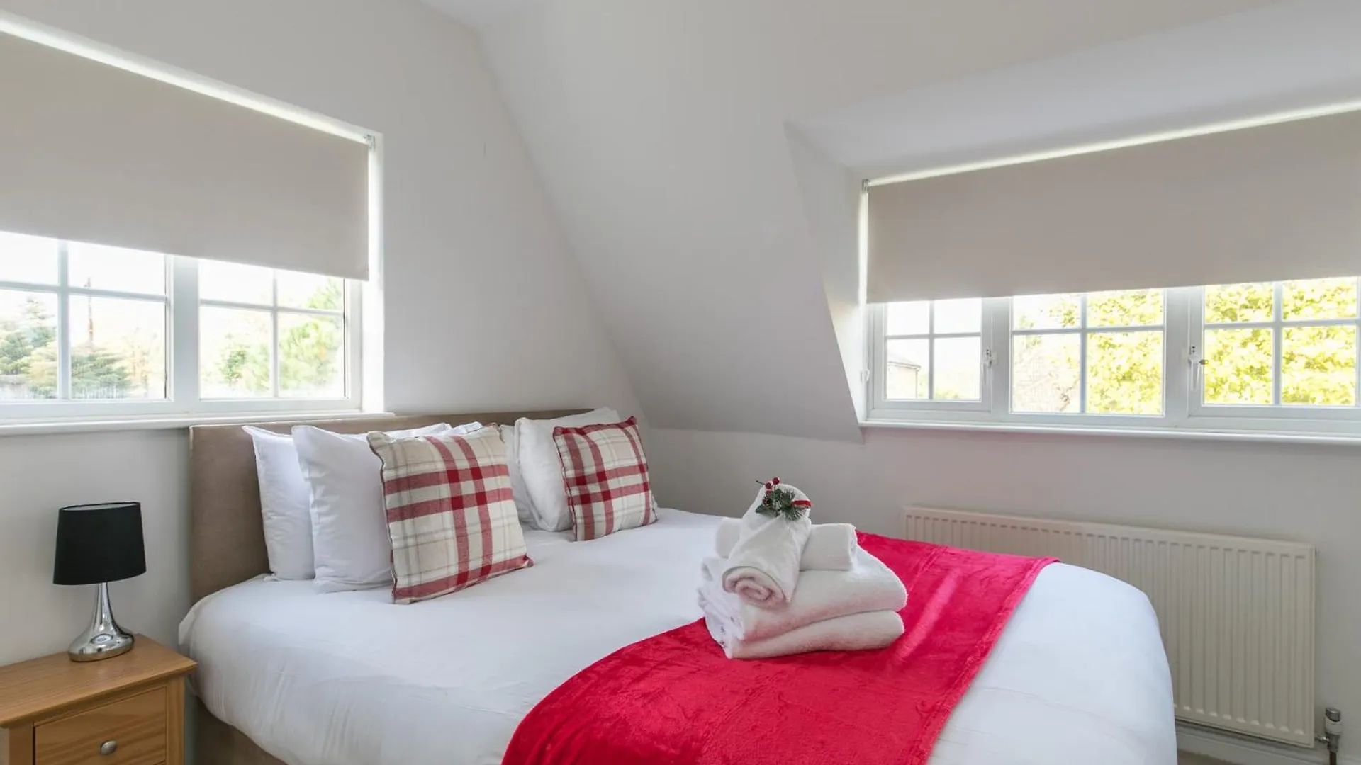 Pass The Keys Spacious Home In Picturesque Village Of Wraysbury Holiday home