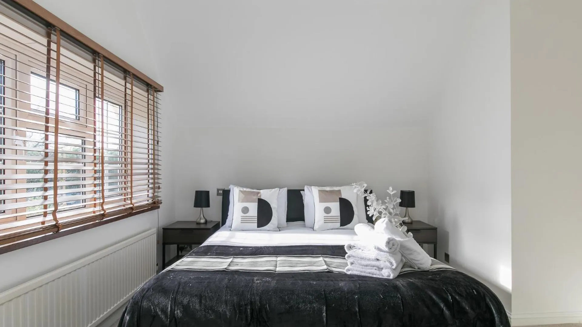 Pass The Keys Spacious Home In Picturesque Village Of Wraysbury 0*,  United Kingdom