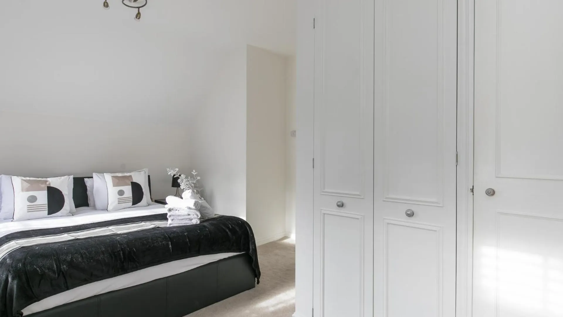 Holiday home Pass The Keys Spacious Home In Picturesque Village Of Wraysbury