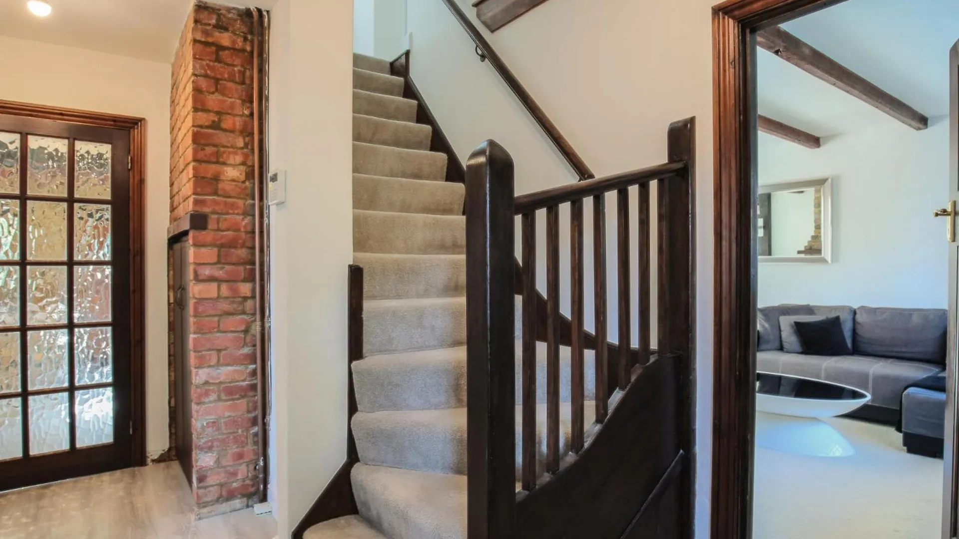 Pass The Keys Spacious Home In Picturesque Village Of Wraysbury United Kingdom